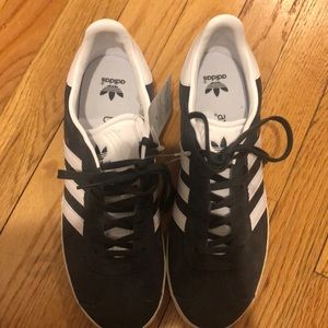 Boys size 7 Adidas grey and white shoes